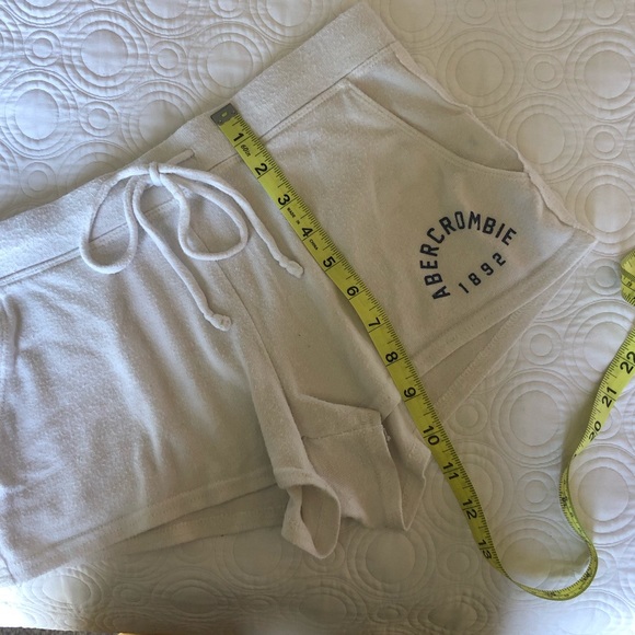 🔴SOLD🔴Abercrombie and Fitch Soft White Shorts - Picture 6 of 7